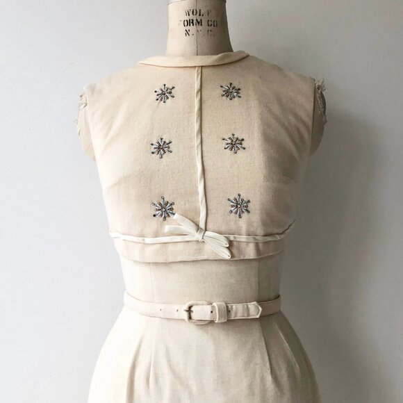 True Vintage ❣️ 1950's Cream Wool Dress with Belt - Picture 2 of 6